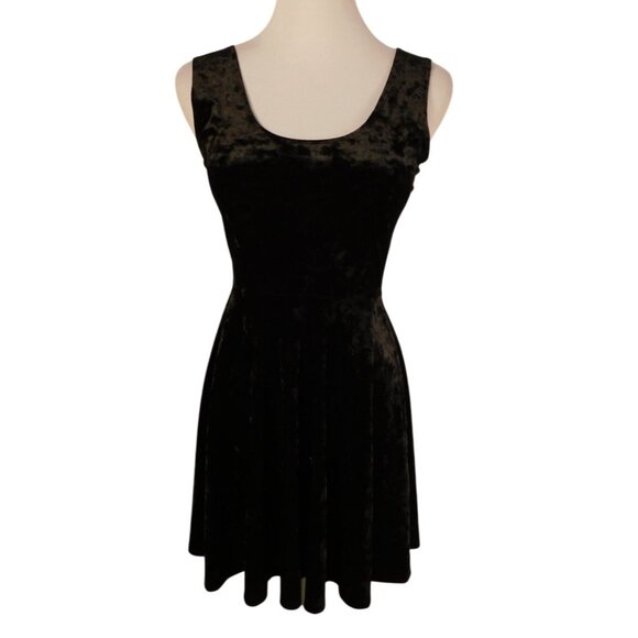 Forever 21 Black Velvet Sleeveless Skater Dress Size S Scoop Neck Mini - Picture 1 of 10